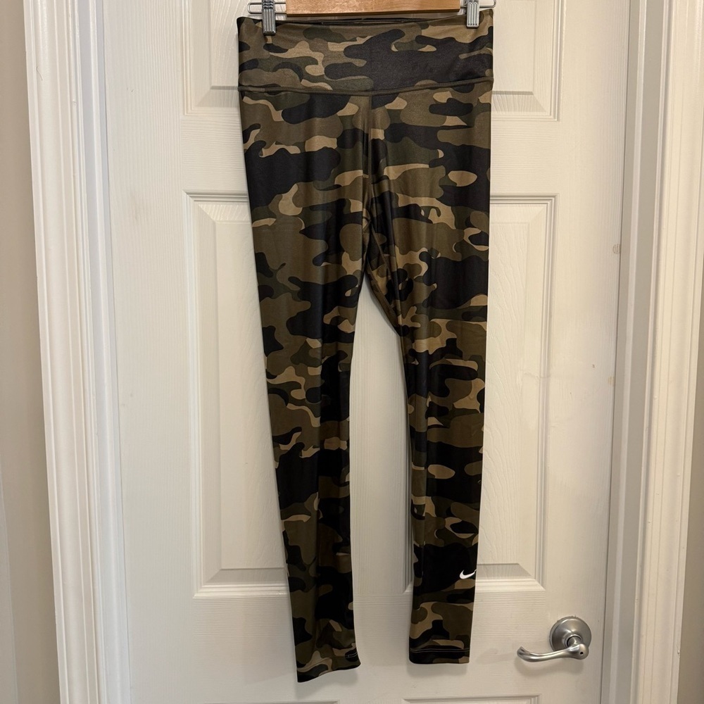 EUC Nike Women's Dri-Fit One Mid Rise Camo Leggings